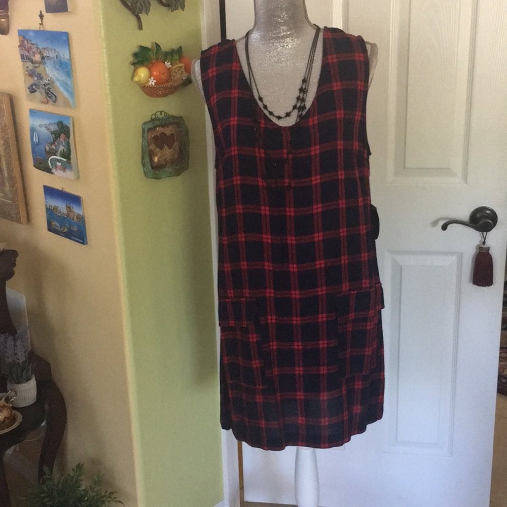 VERY CUTE LITTLE DRESS SIZE XL NEVER WORE